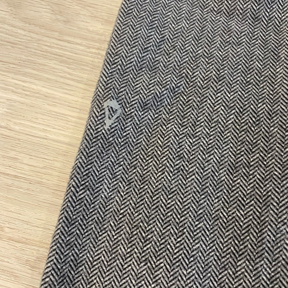 Lululemon IVIVVA Bundle Grey Leggings (14) with matching Lululemon Vinyasa & hat - Picture 3 of 11